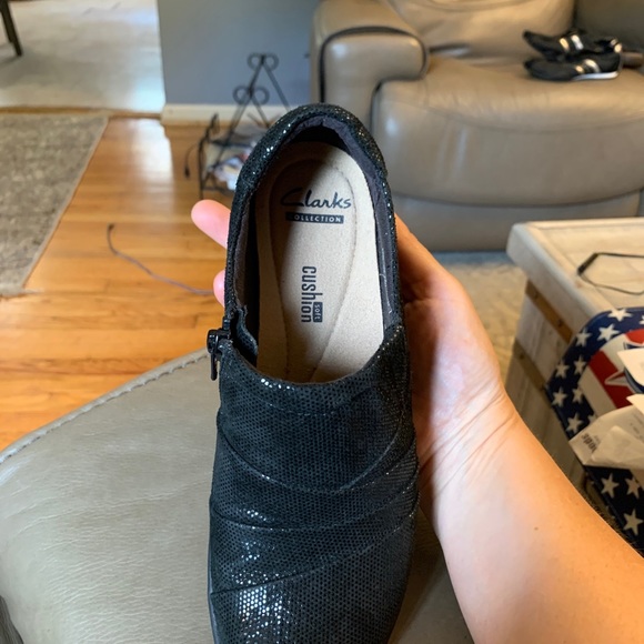 EUC Women’s Clark’s Collection Soft Wedge Glitter Fabric Shoe Black Size 6M - Picture 13 of 13